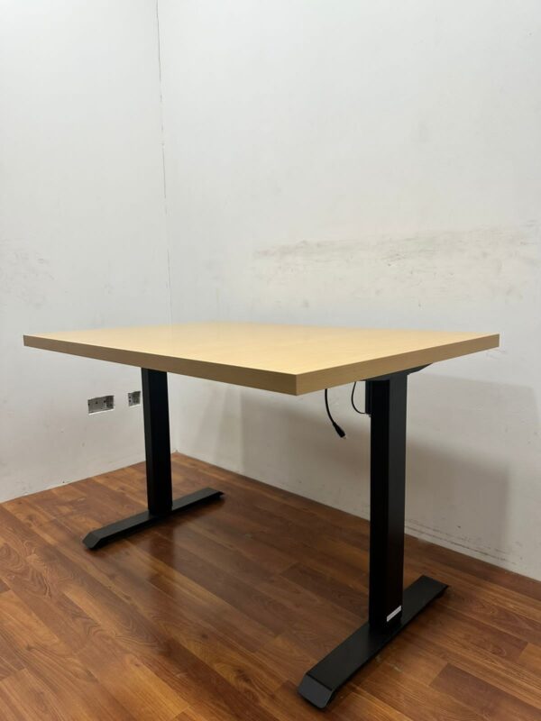 Completed office furniture project by Desk Craft in the UAE - project photo 9